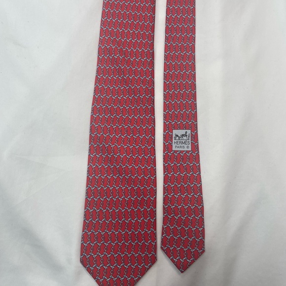 Hermes 100 Silk Men’s Tie Red and Gray Chain Pattern 605789 IA - Picture 4 of 7